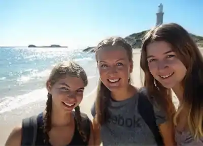 au pairer på stranden i australien med anixi